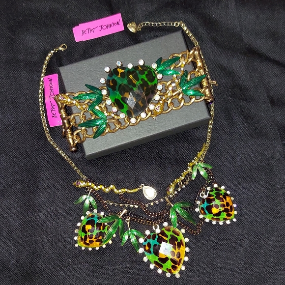 Betsey Johnson Jewelry - Betsey Johnson JUNGLE NECKLACE AND BRACELET SET VINTAGE
